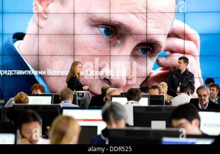 Saint-pétersbourg, Russie. Le 06 août, 2013. Le Président de la Russie Vladimir Poutine est vu sur un écran géant dans le centre de presse au sommet du G20 à Saint-Pétersbourg, Russie, 06 septembre 2013. Le sommet du G20 aura lieu du 05 au 06 septembre. Photo : Kay Nietfeld/dpa/Alamy Live News Banque D'Images