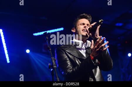 Berlin, Allemagne. Le 05 août, 2013. Modèle Baptiste Giabiconi français fonctionne à l'événement 'Music répond aux médias" tenue au Grand Hotel Esplanade à Berlin, Allemagne, 05 septembre 2013. La réunion des gens de la musique et de l'industrie des médias a lieu dans le cadre de la Semaine de la musique de Berlin. Photo : Jens Kalaene/dpa/Alamy Live News Banque D'Images