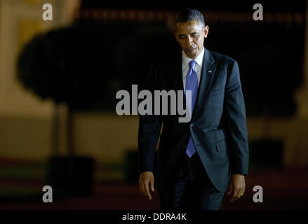 Saint-pétersbourg, Russie. Le 05 août, 2013. Le président américain Barack Obama se dirige vers le sommet du G20 à Peterhof Palace à Saint-Pétersbourg, Russie, 05 septembre 2013. Le sommet du G20 aura lieu du 05 au 06 septembre. Photo : KAY NIETFELD/dpa/Alamy Live News Banque D'Images