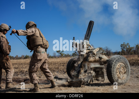 Marines avec des armes Co., l'Équipe de débarquement du bataillon du 2e Bataillon, 4e, 31e Corps expéditionnaire des Marines Marines de l'unité, l'incendie Expeditio Banque D'Images