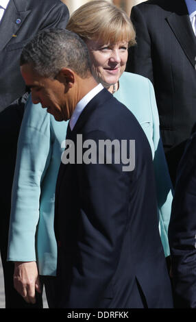 Saint-pétersbourg, Russie. Le 06 août, 2013. La chancelière allemande, Angela Merkel, et le président américain Barack Obama de se positionner pour la photo de famille au sommet du G20 à Saint-Pétersbourg, Russie, 06 septembre 2013. Le sommet du G20 aura lieu du 05 au 06 septembre. Photo : Kay Nietfeld/dpa/Alamy Live News Banque D'Images