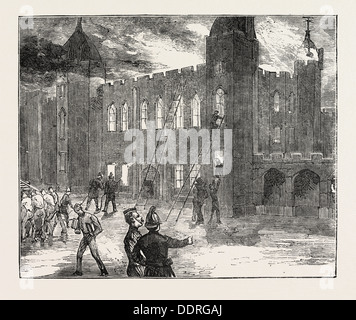 L'INCENDIE À L'Académie militaire royale de Woolwich, UK : LA VUE DE LA COUR INTÉRIEURE, 7 h, 1873 Gravure Banque D'Images