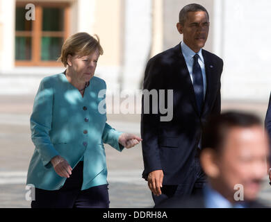 Saint-pétersbourg, Russie. Le 06 août, 2013. La chancelière allemande, Angela Merkel, et le président américain Barack Obama à pied au sommet du G20 à Saint-Pétersbourg, Russie, 06 septembre 2013. Le sommet du G20 aura lieu du 05 au 06 septembre. Photo : Kay Nietfeld/dpa/Alamy Live News Banque D'Images