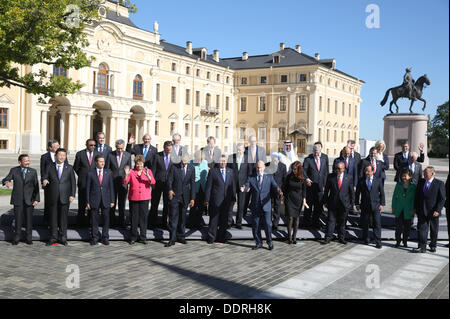 Saint-pétersbourg, Russie. Le 06 août, 2013. Les dirigeants du G20 prennent leur place pour la photo de famille au sommet du G20 à Saint-Pétersbourg, Russie, 06 septembre 2013. Le sommet du G20 aura lieu du 05 au 06 septembre. Photo : Kay Nietfeld/dpa/Alamy Live News Banque D'Images