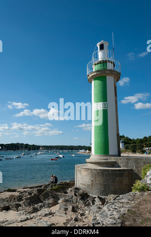 Le phare à l'entrée de la rivière Odet Benodet Bretagne France Banque D'Images
