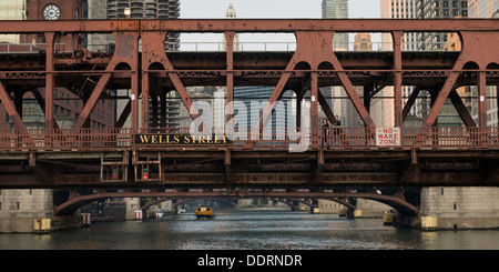 Wells Street Pont sur une rivière, fleuve de Chicago, Chicago, comté de Cook, Illinois, États-Unis Banque D'Images