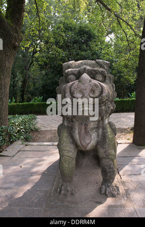 Les Tombeaux des Ming, Nanjing, Chine. Statue d'un lion sur la route de l'éléphant.. Banque D'Images