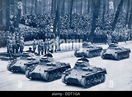 Convoi de chars qui prennent part à des fêtes d'anniversaire d'Adolf Hitler, le 29 avril 1936. Artiste : Inconnu Banque D'Images