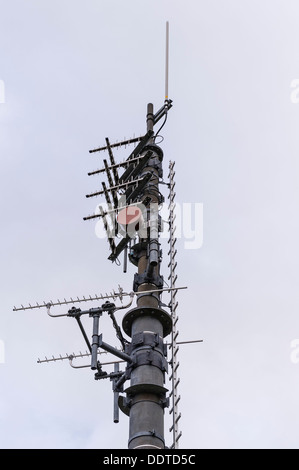 Un mât avec eyriels utilisée pour obtenir le téléphone et internet dans une région éloignée Banque D'Images