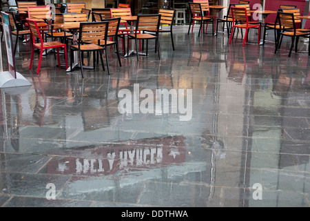 L'extérieur de Pret A Manger un café et comptoir à Liverpool One, sur un après-midi pluvieux en septembre, Merseyside, Royaume-Uni Banque D'Images