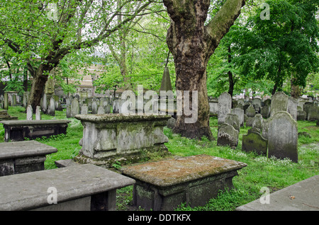 Pierres tombales du cimetière de Bunhill Fields, Londres. Banque D'Images