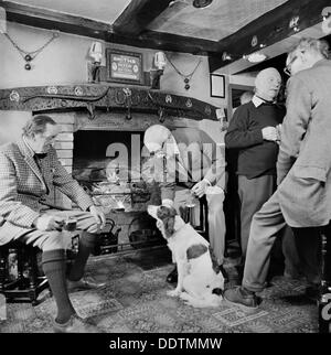 Pub Anglais traditionnel, Hampshire, 1978-1980. Artiste : John Gay Banque D'Images