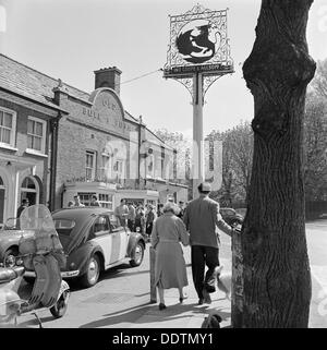 Le Old Bull and Bush public house, North End Way, Hampstead, Londres, 1962-1964. Artiste : John Gay Banque D'Images