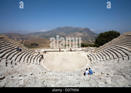 L'ancien théâtre grec de Segesta, Sicile, Italie. Artiste : Samuel Magal Banque D'Images