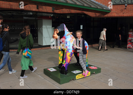 Le GoGoGorillas piscine route de l'art, les 54 et 67 de taille bébé gorilles sont exposés à différents endroits autour de Norwich Banque D'Images