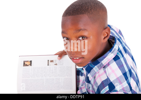 African American school boy reading a book, isolé sur fond blanc - les noirs Banque D'Images