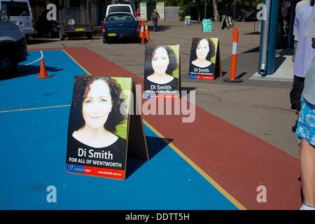 Bondi Beach, New South Wales, Australie. 7 septembre 2013. Affiches du scrutin pour Di Smith Le Parti travailliste australien candidat pour le siège de Wentworth, situé à l'intérieur des terres de l'école publique de Bondi Beach, Bondi Beach, NSW, Australie. Crédit : John Simmons/Alamy Live News Banque D'Images