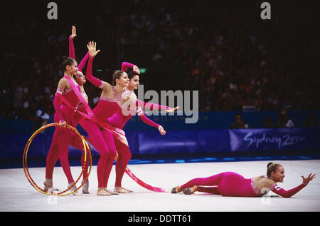 Groupe de l'équipe de la Russie (RUS), 30 septembre 2000 - Gymnastique Rythmique : Jeux Olympiques d'été de Sydney 2000, Concours général de l'équipe, à Sydney, en Australie. (Photo par Masakazu Watanabe/AFLO SPORT) [0005] Banque D'Images