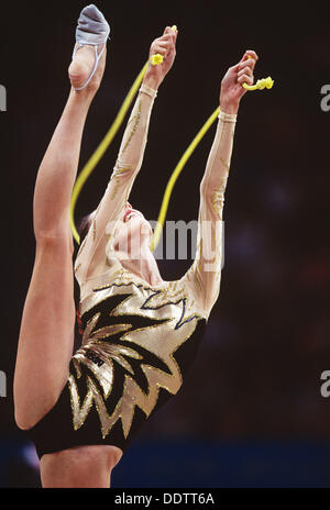 Elena Vitrichenko (UKR), du 1er octobre 2000 - Gymnastique Rythmique : Jeux Olympiques d'été de Sydney 2000, concours général individuel, à Sydney, en Australie. (Photo par Akito Mizutani/AFLO SPORT) [0006] Banque D'Images