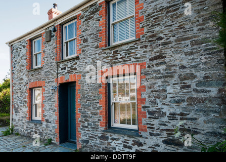 La Grande-Bretagne, l'Angleterre, Cornouailles du Nord, port Isaac, Fern Cottage, lieu de tournage dans la série de télévision populaire Doc Martin Banque D'Images