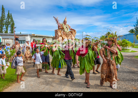 AITUTAKI - costume traditionnel polynésien pendant le défilé de l'investiture de Makirau Haurua à Cook Islands - Pacifique Sud Banque D'Images