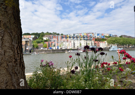 De condensats chauds Bristol Clifton vue depuis l'autre côté de la rivière Banque D'Images