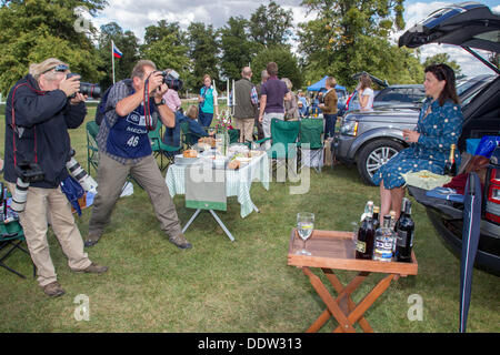 Stamford, Lincolnshire, Royaume-Uni. 7 septembre 2013. Land Rover Burghley Horse Trials. Kirstie Allsopp présentateur de télévision juges le Land Rover Burghley Horse Trials à Burghley House pique-nique,Stamford Lincolnshire. Crédit : Tim Scrivener/Alamy Live News Banque D'Images