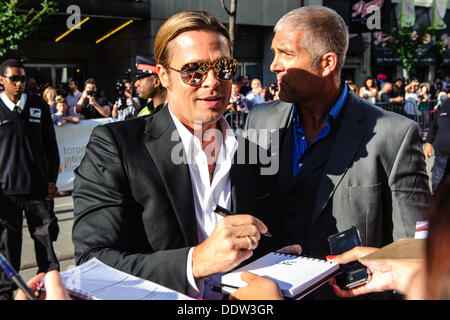 Toronto, Canada. Le 06 août, 2013. Brad Pitt arrive au TIFF's Princess of Wales Theatre à Toronto, Canada le 06 septembre 2013 pour le premier ministre de 12 ans, un esclave. Credit : Victor Biro/Alamy Live News Banque D'Images