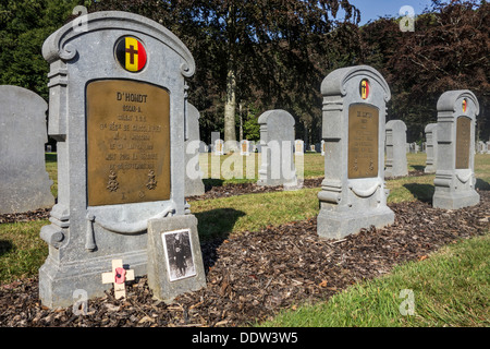 Première Guerre mondiale une tombe avec une photo d'un soldat de la PREMIÈRE GUERRE MONDIALE au Cimetière militaire belge à Bruxelles, Flandre occidentale, Belgique Banque D'Images