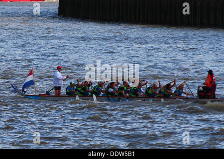 Londres, Royaume-Uni. 07Th Nov, 2013. Le grand fleuve, la race est de nouveau fonctionner en amont de la cale de Millwall en face du centre de voile, des Docklands Westferry Road E14 à Ham, Richmond. Credit : Ashok Saxena/Alamy Live News Banque D'Images