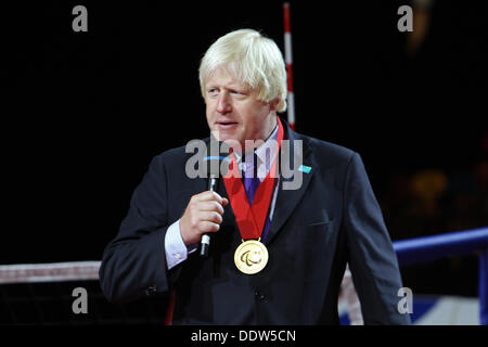 Stratford, London, UK. 7 septembre 2013. Le maire de Londres a été présenté avec l'ordre paralympique par le CIB à la boîte de cuivre dans l'arène du parc Queen Elizabeth à Stratford Crédit : Keith larby/Alamy Live News Banque D'Images