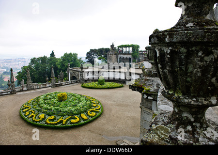 Bom Jesus de Monte StepsThis,sur la colline de la chapelle dédiée à la Sainte Croix a été reconstruite au 15ème/6ème siècles.Braga, Portugal Banque D'Images