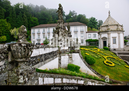 Bom Jesus de Monte StepsThis,sur la colline de la chapelle dédiée à la Sainte Croix a été reconstruite au 15ème/6ème siècles.Braga, Portugal Banque D'Images