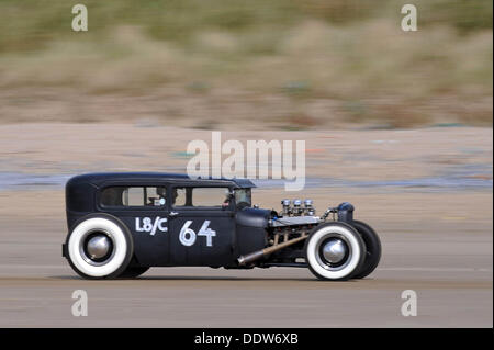 Pendine Sands, Wales, UK . 07Th Nov, 2013. La première assemblée annuelle des courses Amateur Hot Rod à Pendine Sands au large de la côte ouest du pays de Galles d'aujourd'hui. L'événement est organisé par le Vintage Hot Rod Association. Credit : Phil Rees/Alamy Live News Banque D'Images