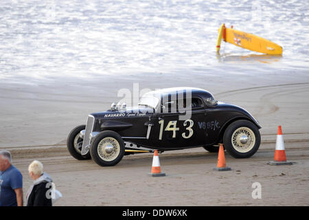 Pendine Sands, Wales, UK . 07Th Nov, 2013. La première assemblée annuelle des courses Amateur Hot Rod à Pendine Sands au large de la côte ouest du pays de Galles d'aujourd'hui. L'événement est organisé par le Vintage Hot Rod Association. Credit : Phil Rees/Alamy Live News Banque D'Images