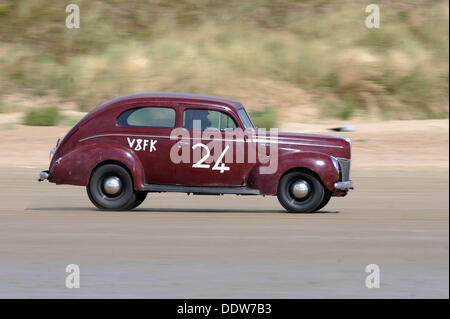 Pendine Sands, Wales, UK . 07Th Nov, 2013. La première assemblée annuelle des courses Amateur Hot Rod à Pendine Sands au large de la côte ouest du pays de Galles d'aujourd'hui. L'événement est organisé par le Vintage Hot Rod Association. Credit : Phil Rees/Alamy Live News Banque D'Images