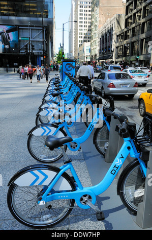 Partager Location de vélos station sur Washington Street à Chicago. ChicaGO's new location programme permettant le partage des vélos peuvent être loués. Banque D'Images