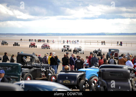 Pendine Sands, Wales, UK . 07Th Nov, 2013. La première assemblée annuelle des courses Amateur Hot Rod à Pendine Sands au large de la côte ouest du pays de Galles d'aujourd'hui. L'événement est organisé par le Vintage Hot Rod Association. Credit : Phil Rees/Alamy Live News Banque D'Images