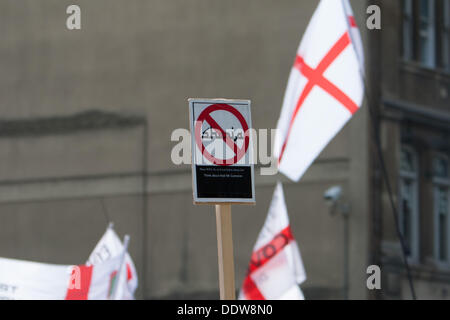 Londres, Royaume-Uni. 07Th Nov, 2013. Extrême droite EDL (English Defence League) attente mars et rassemblement à l'Est de Londres. Londres, Royaume-Uni, le 7 septembre 2013 Crédit : martyn wheatley/Alamy Live News Banque D'Images