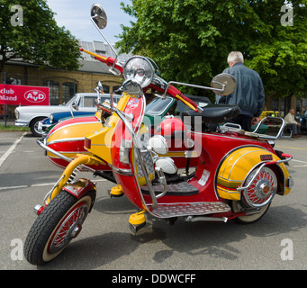 Scooter Vespa PX 200 LeoVince L avec side-car Banque D'Images