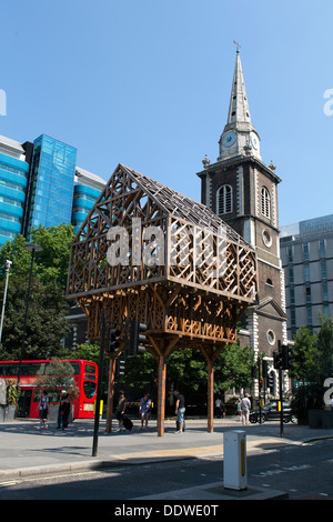 'Paleys sur la sculpture des Pilers construit par Studio tissent une structure en bois commémorant Geoffrey Chaucer, Aldgate, Londres, Royaume-Uni. Banque D'Images