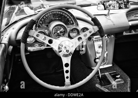 Le siège du conducteur, voiture de sport Chevrolet Corvette (C1), noir et blanc Banque D'Images