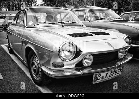 BERLIN - 11 MAI : voiture Simca 1200 S Coupé (noir et blanc), 26 Oldtimer-Tage Berlin-Brandenburg, 11 mai 2013, Berlin, Allemagne Banque D'Images