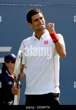 Flushing Meadows, New York, USA de la Suisse Stanislas Wawrinka (SUI) et de la Serbie de Novak Djokovic (SRB) lors de leur demi-finale match masculin à l'U. 2013 07th Août, 2013. S. Open Tennis Championships à l'USTA Billie Jean King National Tennis Center de Flushing, Queens, New York, USA. Credit : Action Plus Sport/Alamy Live News Banque D'Images