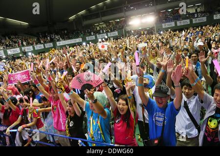 Tokyo, Japon. 7e août, 2013. La consultation du public, le 8 septembre 2013 : Les gens célèbrent après Tokyo a remporté la candidature pour accueillir les Jeux Olympiques d'été de 2020 à Tokyo, Japon Gymnase Komazawa le dimanche 8 septembre 2013. Credit : AFLO SPORT/Alamy Live News Banque D'Images