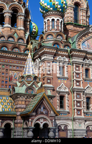 L'Église du Sauveur sur le Sang Versé, St Petersbourg, Russie. Vue du canal Griboïedov Banque D'Images