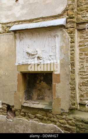 Ruines de Hardwick Old Hall dans le Derbyshire avec reste de plâtres décoratifs Banque D'Images