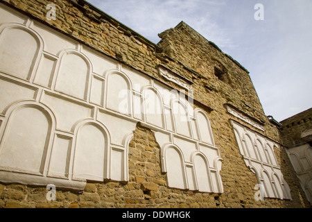 Ruines de Hardwick Old Hall dans le Derbyshire avec reste de plâtres décoratifs Banque D'Images