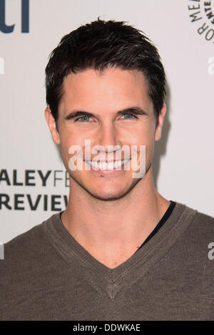 Los Angeles, Californie, USA. 7e août, 2013. Robbie Amell participe à 2013 : PaleyFest Fall TV Preview de la CW ''Le peuple de demain'' au Paley Center for Media, le 7 septembre 2013 à Beverly Hills, CA.USA. Credit : TLeopold ZUMAPRESS.com/Alamy/Photos/Globe Live News Banque D'Images