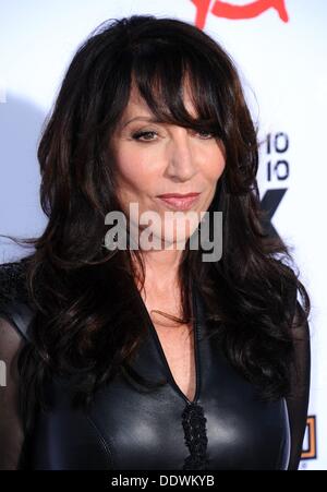 Los Angeles, CA. 7e août, 2013. Katey Sagal aux arrivées pour SONS OF ANARCHY, Premiere Saison Regency Village Theatre à Westwood, Los Angeles, CA le 7 septembre 2013. Credit : Dee Cercone/Everett Collection/Alamy Live News Banque D'Images